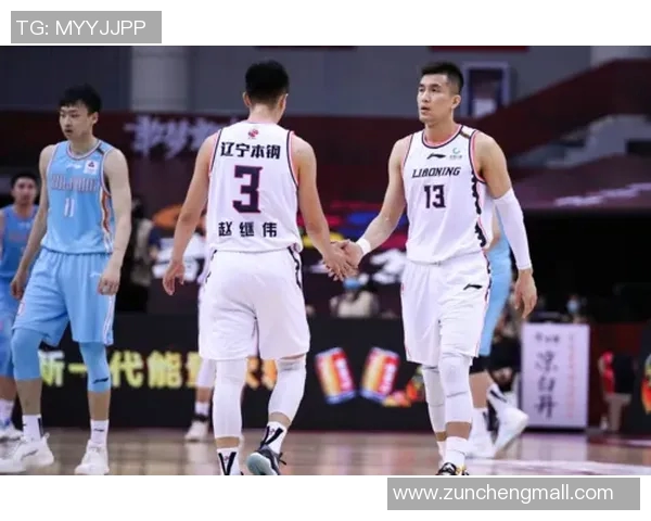 约翰-埃格伯努与队友们共同备战CBA新赛季,冲击冠军! 约翰-埃格伯努与队友们共同备战CBA新赛季,冲击冠军!