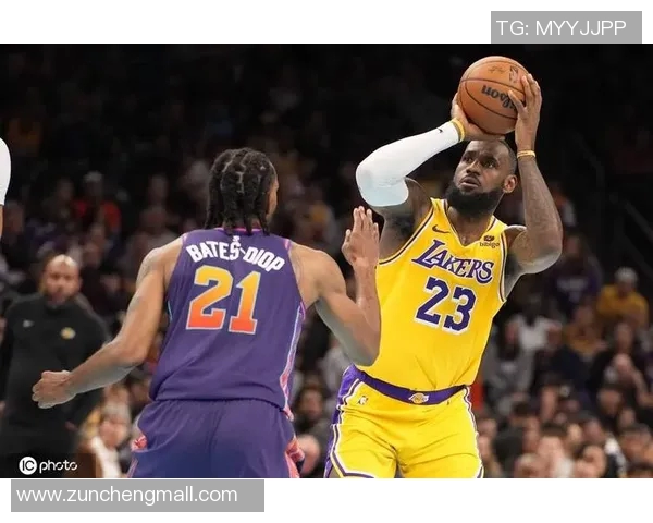 詹姆斯带伤砍下三双,领导湖人逆转太阳取胜 詹姆斯带伤砍下三双,领导湖人逆转太阳取胜